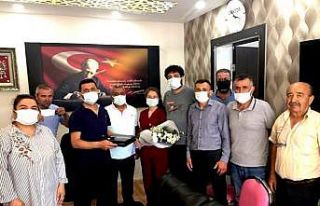 Fedakar doktor ve eşine teşekkür ziyareti