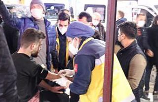 Fönü beğenmeyince berber kalfasını ve arkadaşını...