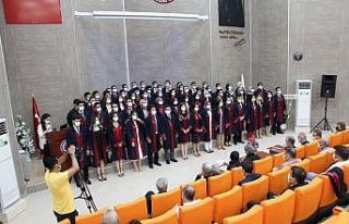 FÜ Diş Hekimliği Fakültesi ikinci yılında 64...