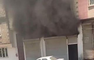 Garajda çıkan yangın iki aracı kül etti