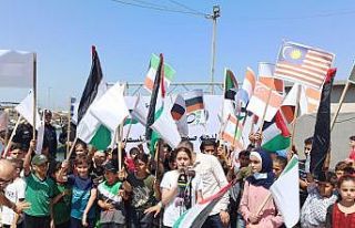 Gazzeli çocuklar, barış mesajlarını şişelerle...