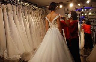 Gelinlikçilerin işleri açıldı