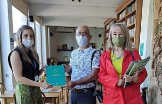 Genç bilim adamları zeytin müzesini ziyaret etti