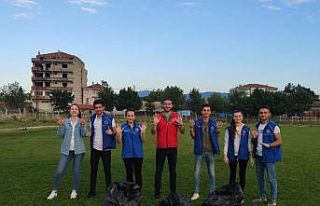 Gençler çevre temizliği yaptılar