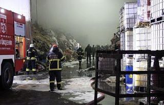 Geri dönüşüm fabrikasında korkutan yangın