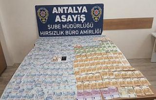 Girdiği evden çok sayıda ziynet eşyası ve para...
