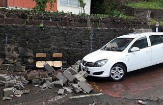 Giresun’da şiddetli yağmur sonrası bahçe duvarı...