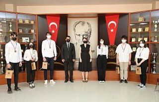 GKV’de münazara turnuvası ödül töreni heyecanı