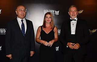 Golden Wings Ödül Töreni ünlüler geçidine sahne...