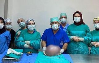 Gören hamile sandı, karnından 6,5 kilo kitle çıktı