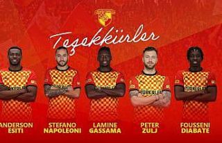 Göztepe 5 futbolcuyla yollarını ayırdı