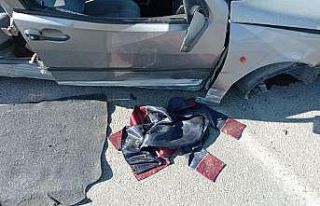 Güle oynaya gittiler, dönüş yolunda kaza yaptılar