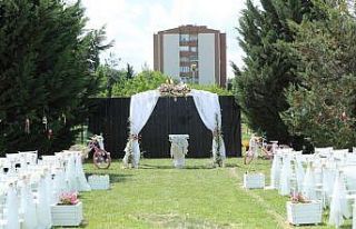 Gülümse Kafe’de nikah alanı oluşturuldu