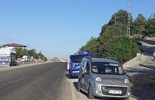 Hafif ticari araç ile kamyonet çarpıştı: 3 yaralı