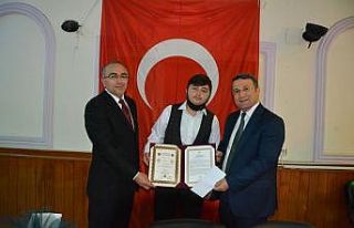 Hafızlara belgeleri verildi