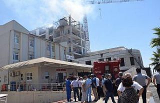 Hastane ek bina inşaatında çıkan yangın korkuttu