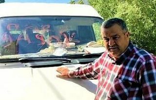 Hatalı park yapılmasından usanan muhtar, fırçayla...