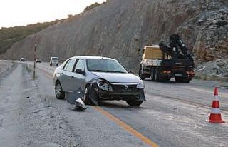 Hatalı sollama yaptı, ölümden döndü: 2 yaralı