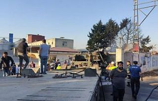 Hatay’da askeri araç fabrikanın duvarı çarpıp...