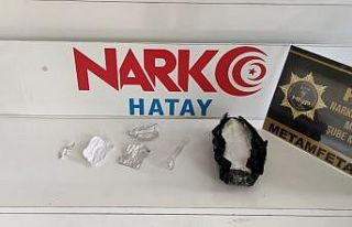 Hatay’da bir otomobilde 214 gram metamfetamin ele...