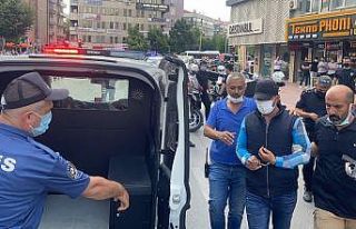 Havaya ateş eden şahıs polisi görünce kendini...