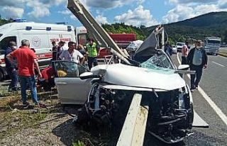 Havran’da araç refüje girdi: 5 yaralı