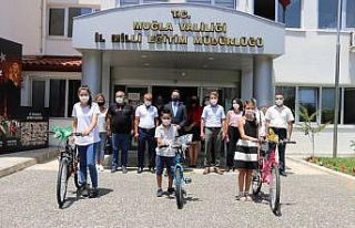 Hayallerini çizdiler, bisikleti kaptılar