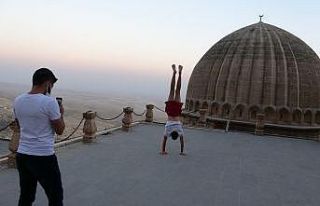 Hayranı olduğu Türk DJ’yi taklit etmek için...