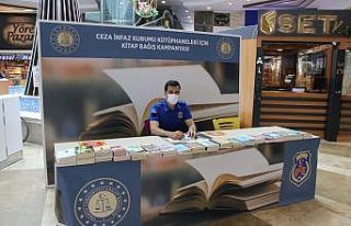 Highway’de açılan kitap bağış standına yüzlerce...