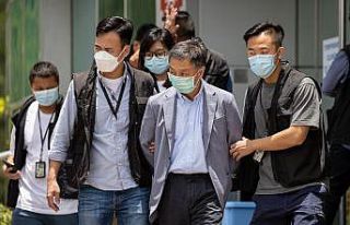 Hong Kong’da muhalif gazeteye 500 polisle baskın