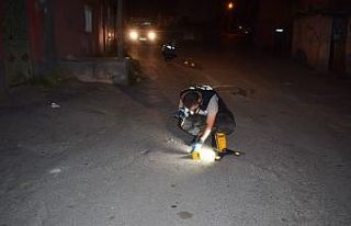 Husumetlisini bacağından vurdu
