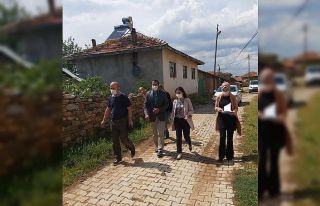 İhtiyaç sahibi aileleri evlerinde ziyaret etti