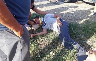 İki otomobilin hurdaya döndüğü kazada sürücüler...