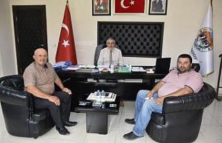 İlçedeki tarım arazilerindeki yolların düzeltilmesini...