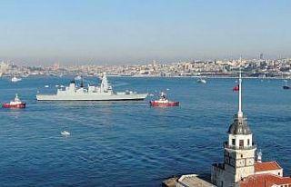 İngiliz savaş gemisi  Sarayburnu’na demirledi