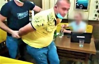 İş adamlarının uygunsuz görüntülerini çeken...