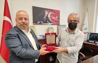 İşadamı Buyurman’a plaket