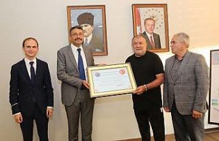 Işık ve Özer’e fahri hemşehrilik beratı