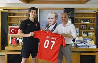 İşitme engelli milliler Başkan Uysal’a forma...