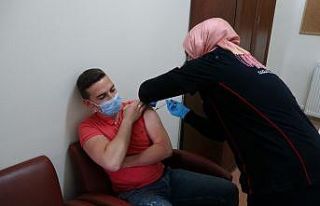 Isparta’da mobil aşı istasyonlarına yoğun ilgi