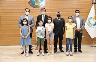 İstiklal Marşı yarışmasında ödüller sahiplerini...