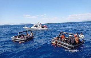 İzmir açıklarında 131 düzensiz göçmen kurtarıldı