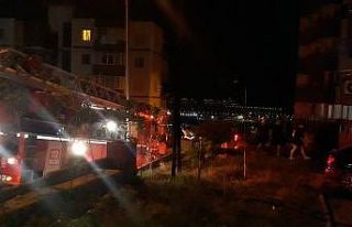 İzmir’de ev yangını: 1 kişi dumandan etkilendi