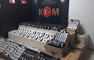 İzmir’de gümrük kaçağı cep telefonu operasyonu