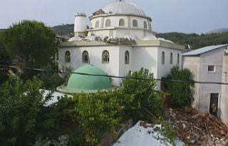 İzmir’de sağanak yağış ve fırtına ortalığı...