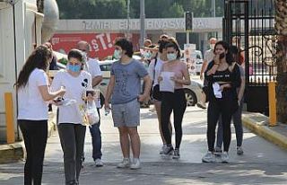 İzmir’de YKS heyecanı: Koşarak sınava yetiştiler