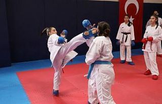 İzmitli karateciler Türkiye Şampiyonasına hazırlanıyor