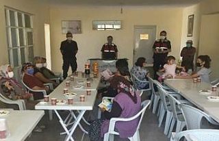 Jandarma vatandaşları bilgilendirdi