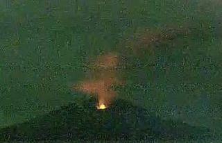 Japonya’daki Otake Yanardağı’nda patlama