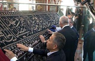 Kabe Kuşağı Fatih Sultan Mehmet Türbesi’ne yerleştirildi